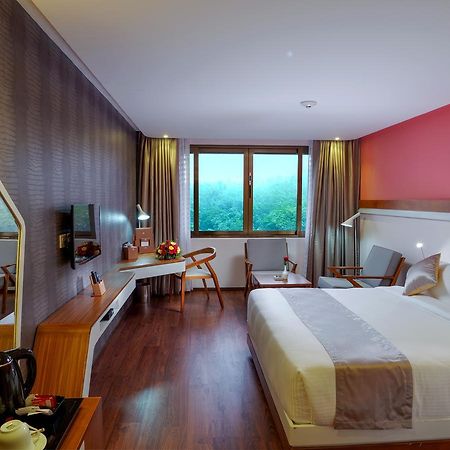 Hotel The Blooms Cochin Kochi Exterior foto