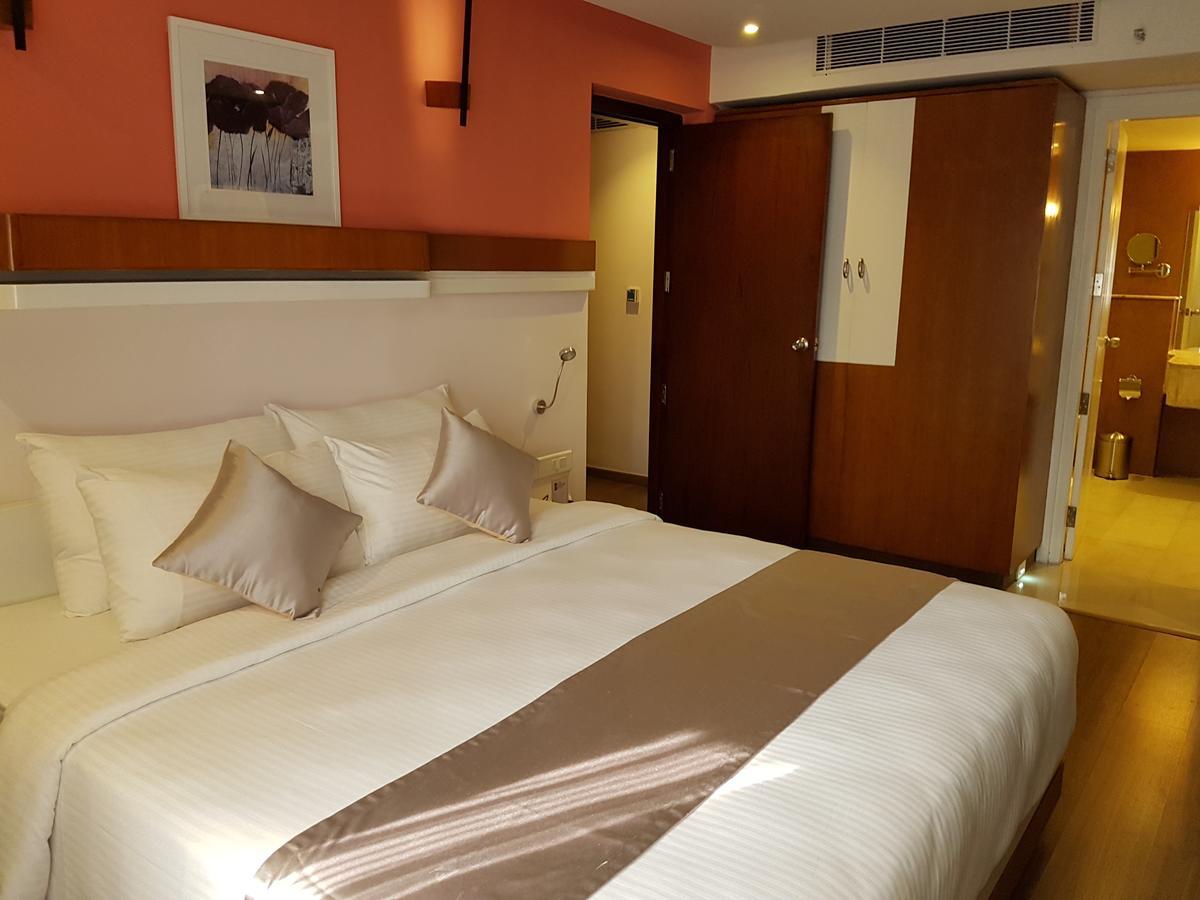 Hotel The Blooms Cochin Kochi Exterior foto