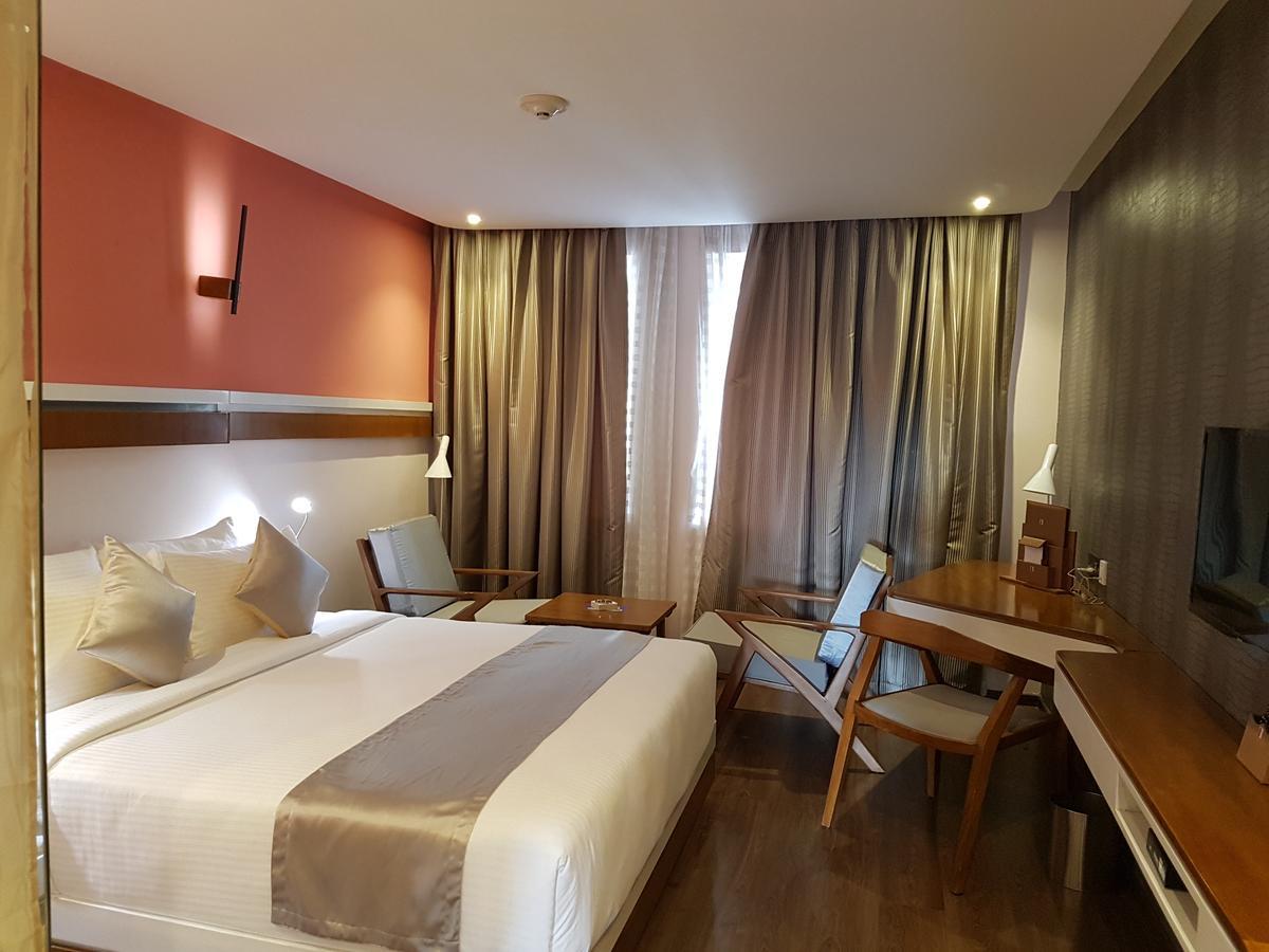 Hotel The Blooms Cochin Kochi Exterior foto