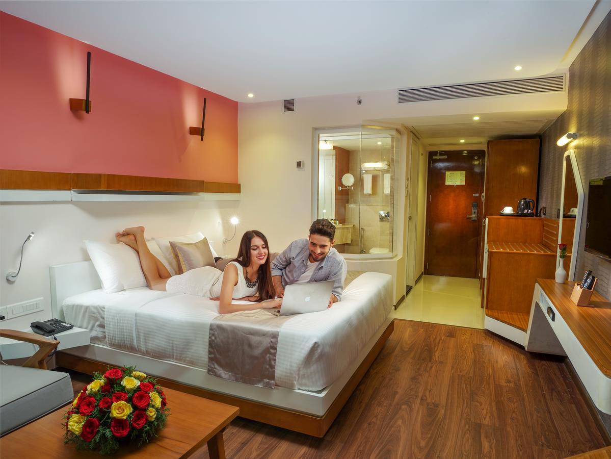 Hotel The Blooms Cochin Kochi Exterior foto