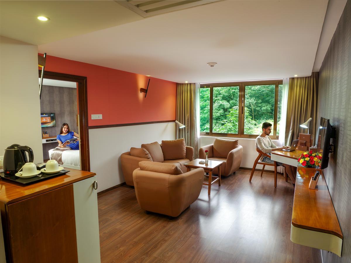Hotel The Blooms Cochin Kochi Exterior foto